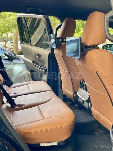 Toyota Land Cruiser-6