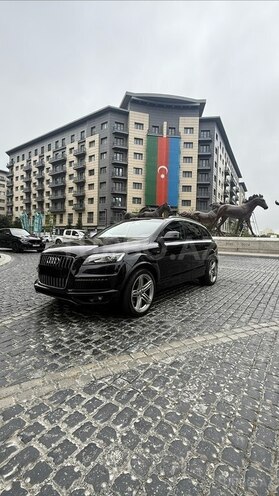 Audi Q7-9