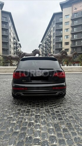Audi Q7-5