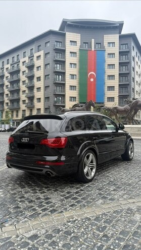 Audi Q7-6