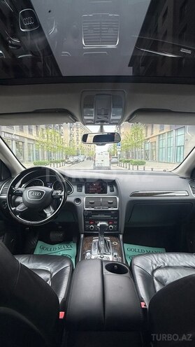 Audi Q7-11