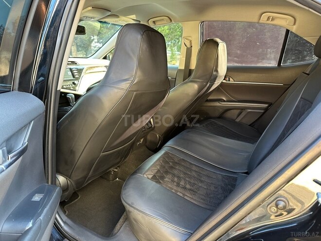 Toyota Camry-16