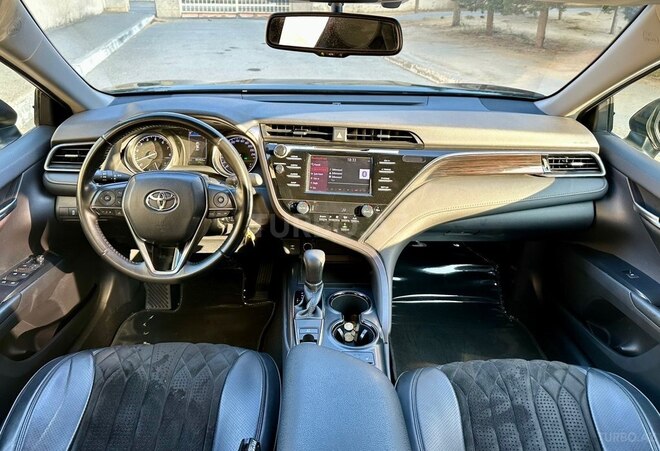 Toyota Camry-13