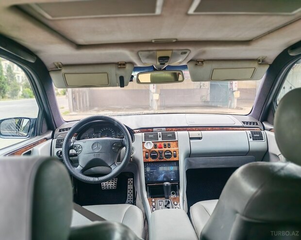 Mercedes E 240-8