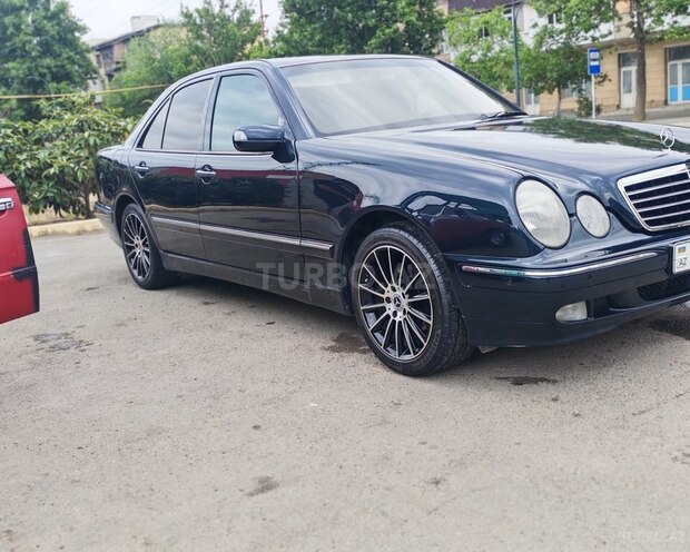 Mercedes E 240-3