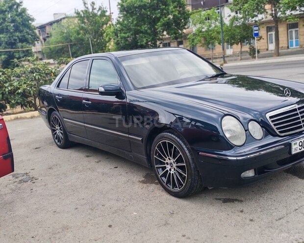 Mercedes E 240-2