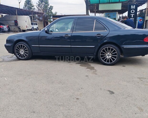 Mercedes E 240-7