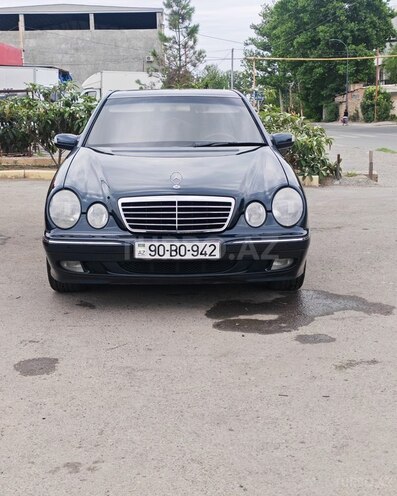 Mercedes E 240-1