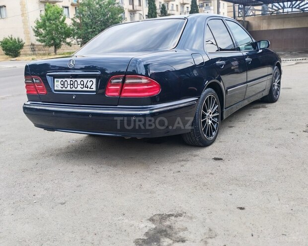 Mercedes E 240-6