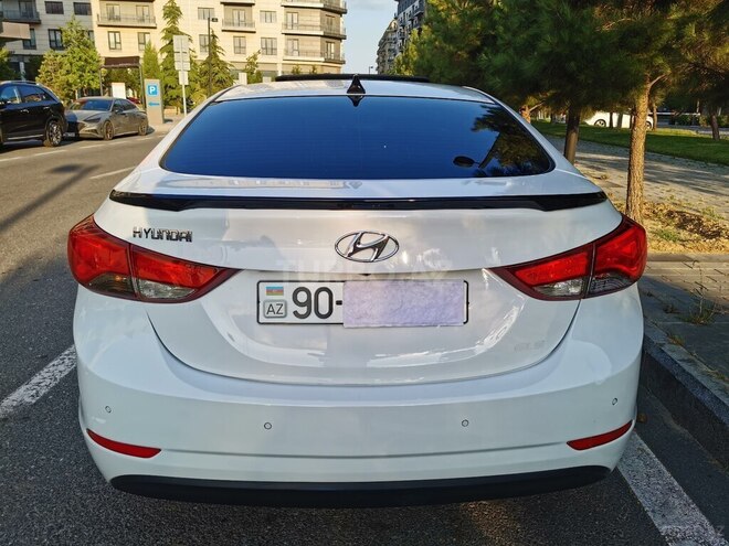 Hyundai Elantra-2