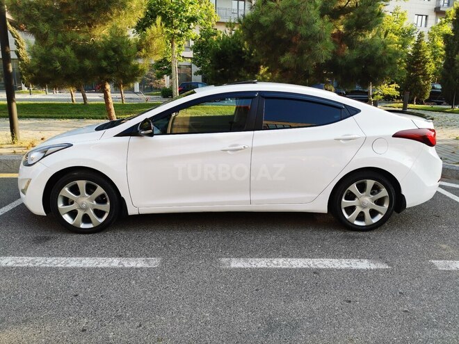 Hyundai Elantra-6