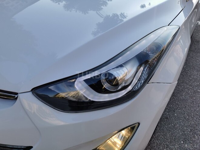 Hyundai Elantra-10
