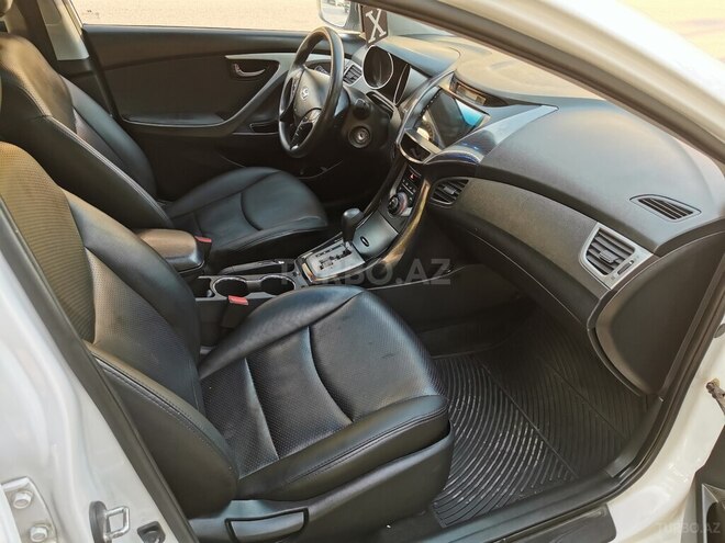 Hyundai Elantra-13