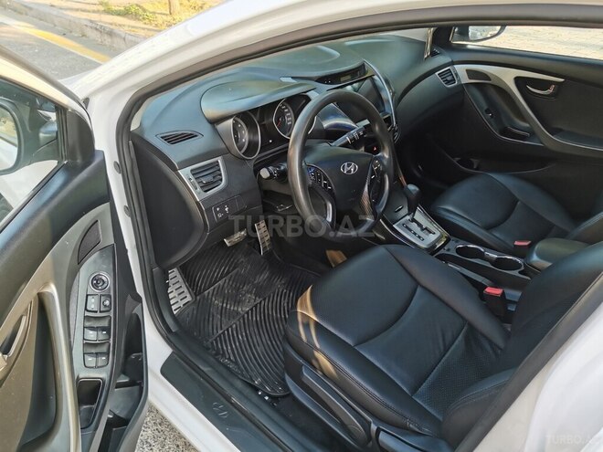 Hyundai Elantra-12