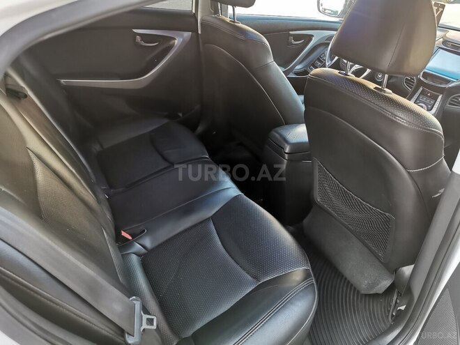 Hyundai Elantra-14