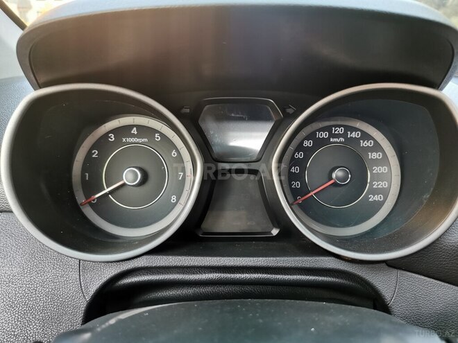 Hyundai Elantra-16