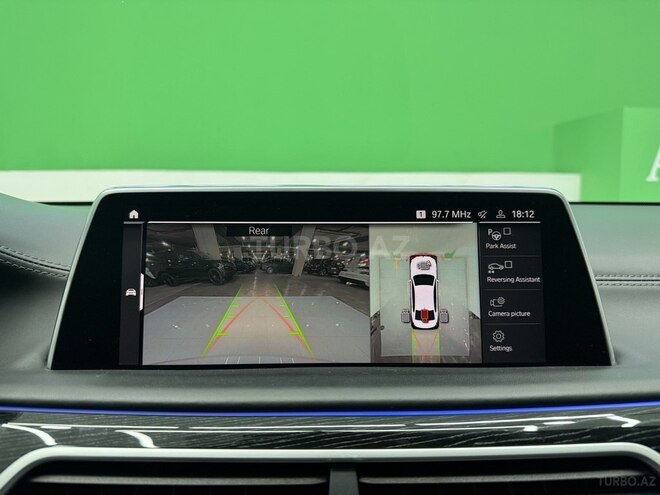 BMW 740-19