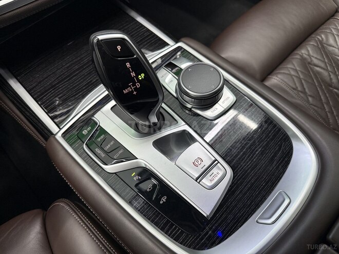 BMW 740-16