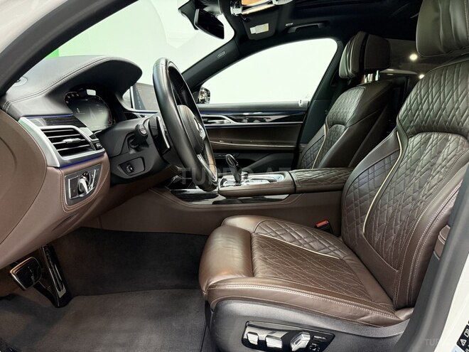 BMW 740-7