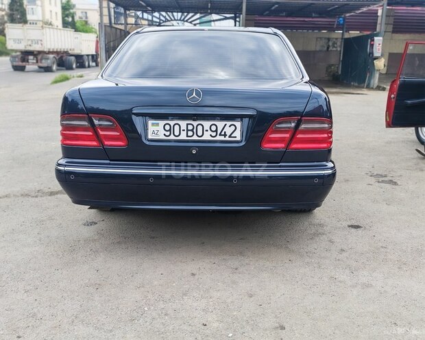 Mercedes E 240-5