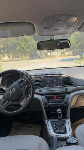 Hyundai Elantra-4