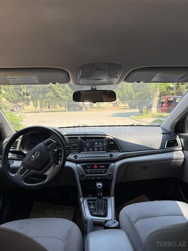 Hyundai Elantra-6