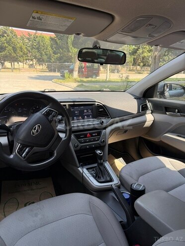 Hyundai Elantra-5