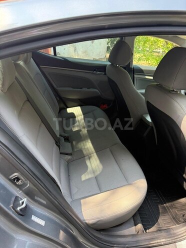 Hyundai Elantra-7