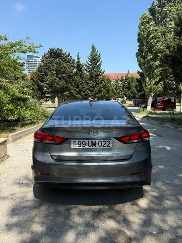 Hyundai Elantra-3