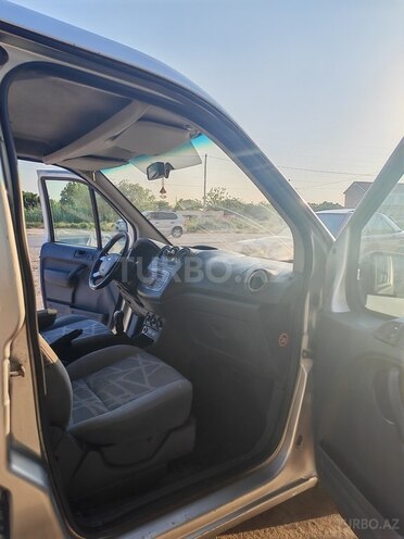 Ford Tourneo Connect-9