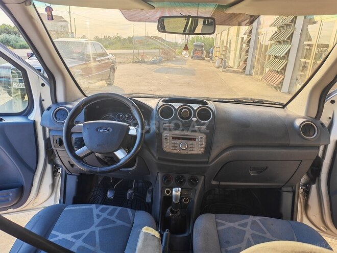 Ford Tourneo Connect-10