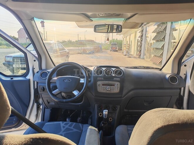Ford Tourneo Connect-11
