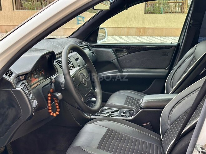 Mercedes E 280-20