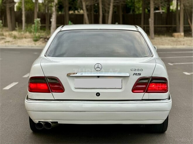 Mercedes E 280-17