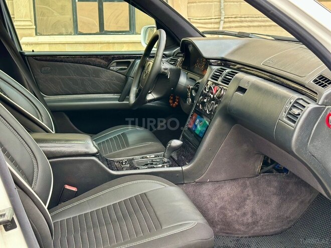 Mercedes E 280-19