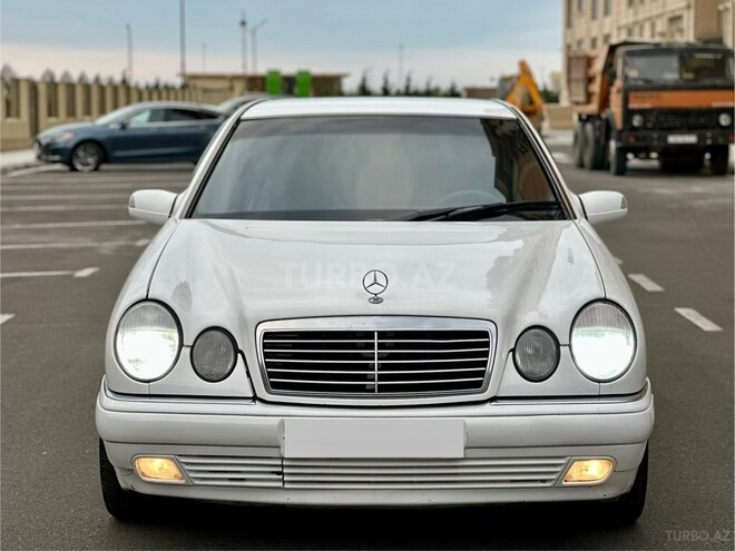 Mercedes E 280-8
