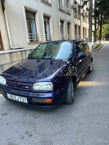 Volkswagen Golf-1