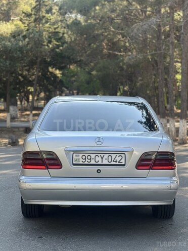 Mercedes E 270-7