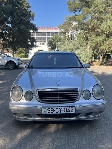Mercedes E 270-3
