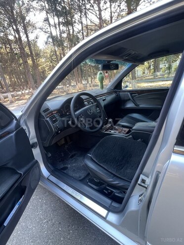 Mercedes E 270-11