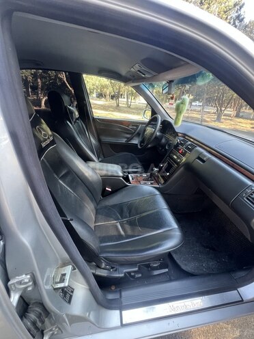 Mercedes E 270-4