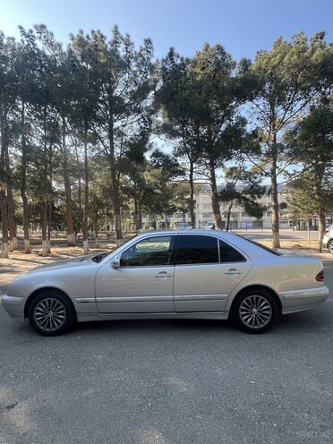 Mercedes E 270-10
