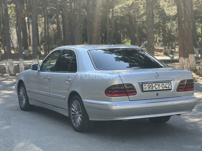 Mercedes E 270-9