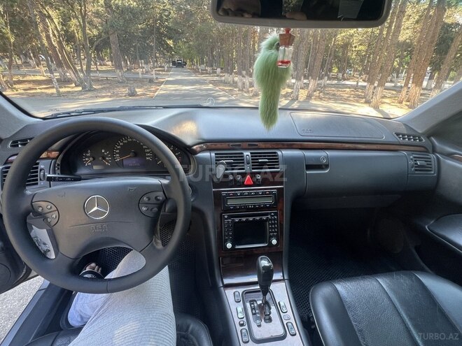 Mercedes E 270-12