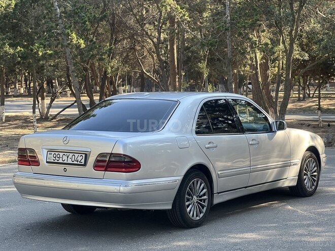 Mercedes E 270-6