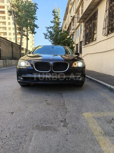 BMW 740-2
