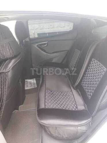 Hyundai Elantra-5