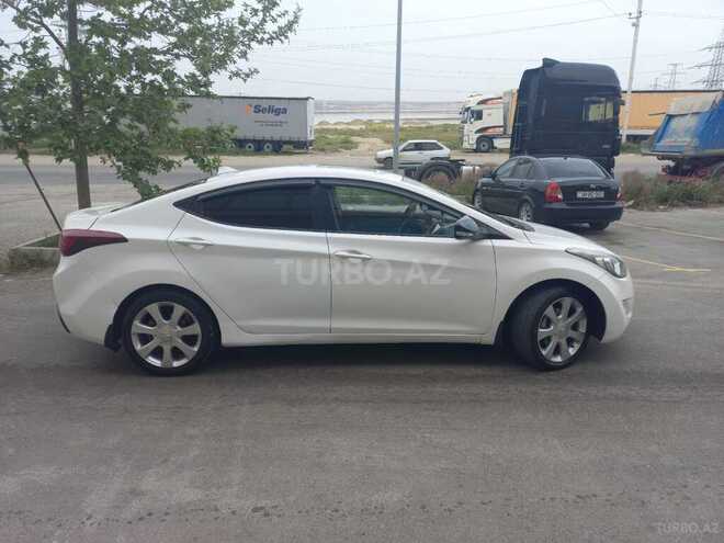 Hyundai Elantra-3