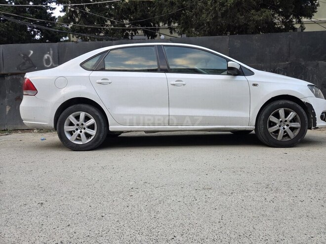 Volkswagen Polo-4