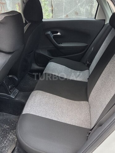 Volkswagen Polo-6